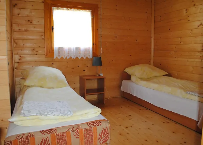 Jaskolcze Gniazdo Lodge Dziwnówek