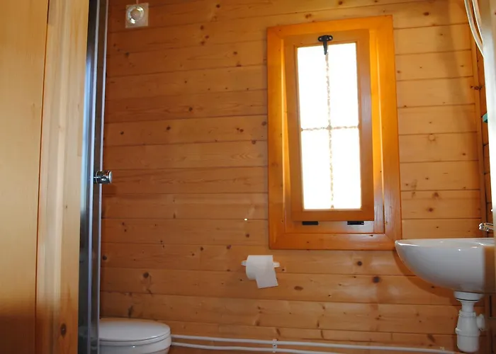 Jaskolcze Gniazdo Lodge Dziwnówek